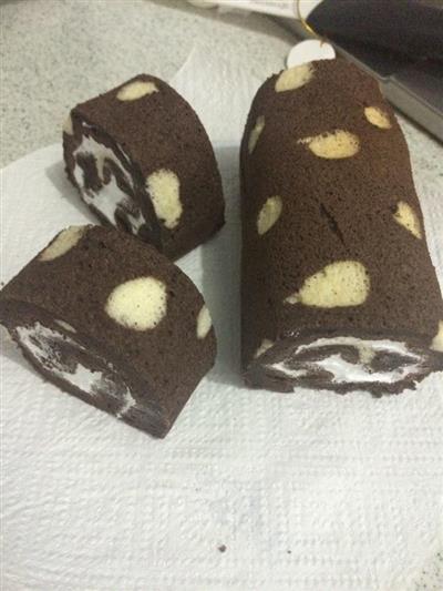 Chocolate cream cake rolls