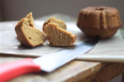 Cake with dates