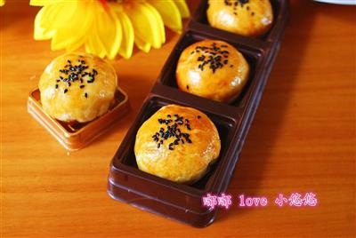 Shanghai fresh meat moon cake