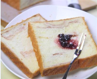 Red bean toast