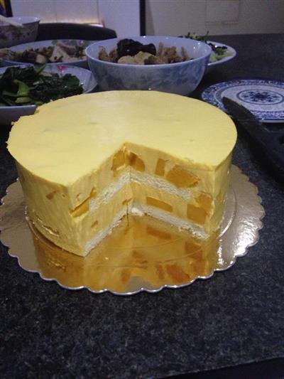 Mango mousse cake