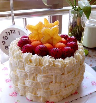 6 inches of fruit cream basket and flower cake