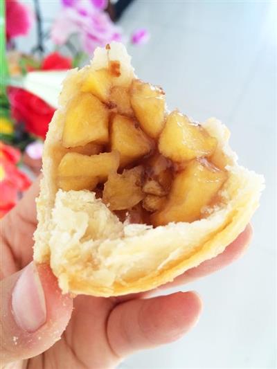 Small apple pie