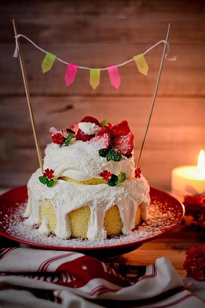 Snow white Christmas cake