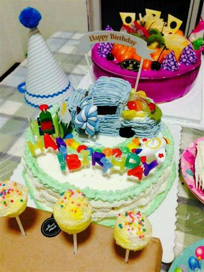 Birthday cake for small cars