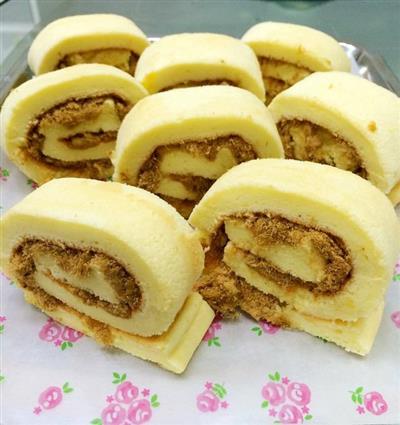 Cake rolls with meat