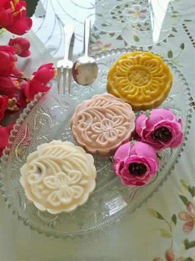 Ice cream mooncakes