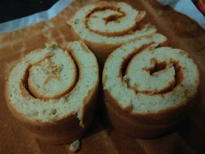 Banana cake rolls