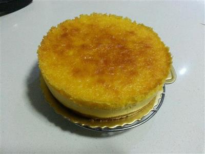 The classic heavy cheese cake is 6 inches thick.