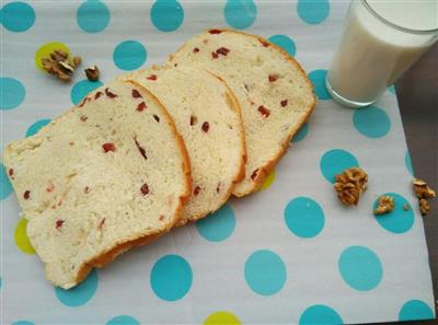 Cream and cranberry toast