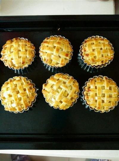 Six small apple pies