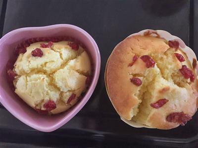 This is a very simple cranberry muffin.