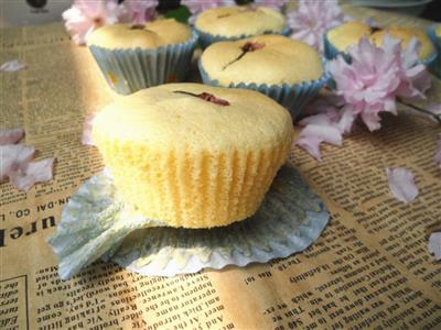 Milked cherry flower cake