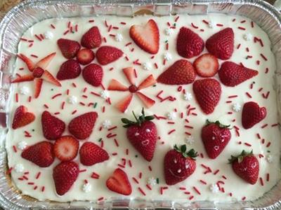 Strawberry yogurt cake