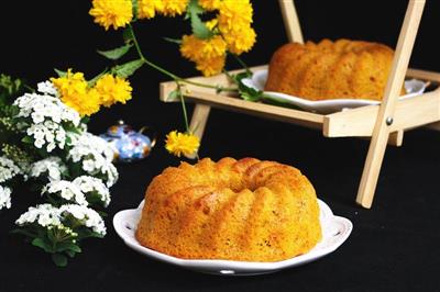 Golden wheat carrot cake