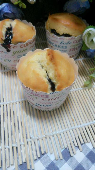 Lemon and jelly muffins