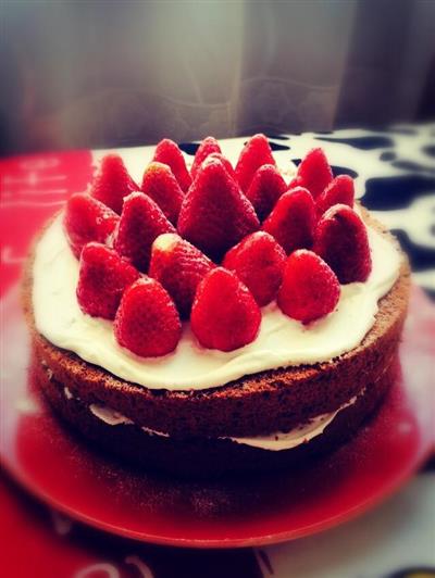 Strawberry cocoa cake