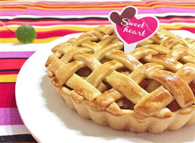 Weaving apple pie