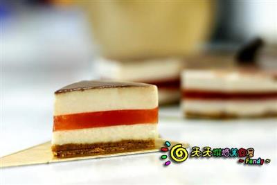 Jelly and strawberry cheesecake