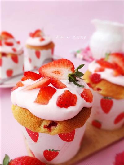 Strawberry papel taza pastel