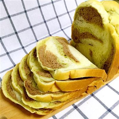 Tricolor leche toast