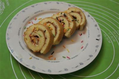 Rollos de pastel de salsa fresa