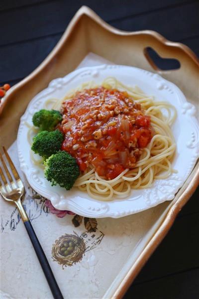 Tomato sauce and pasta