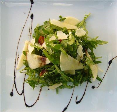 Sesame cheese and pear salad